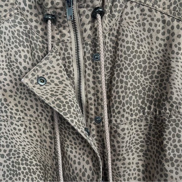 RAILs Cheetah Front Zipper Lightweight Jacket - Picture 5 of 8